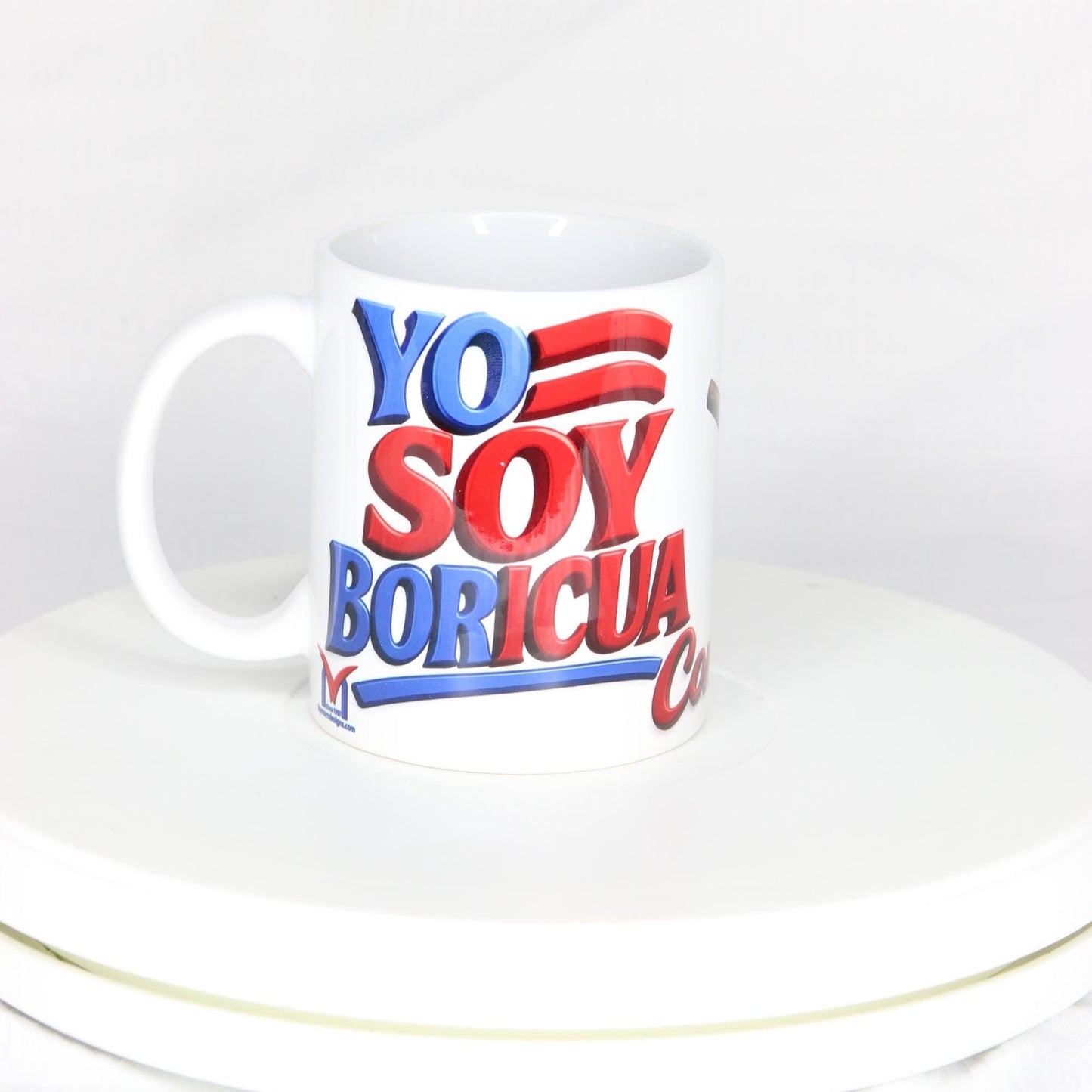 Taza de cerámica "Yo Soy Boricua" con Coquí tocando la guitarra (325 ml)