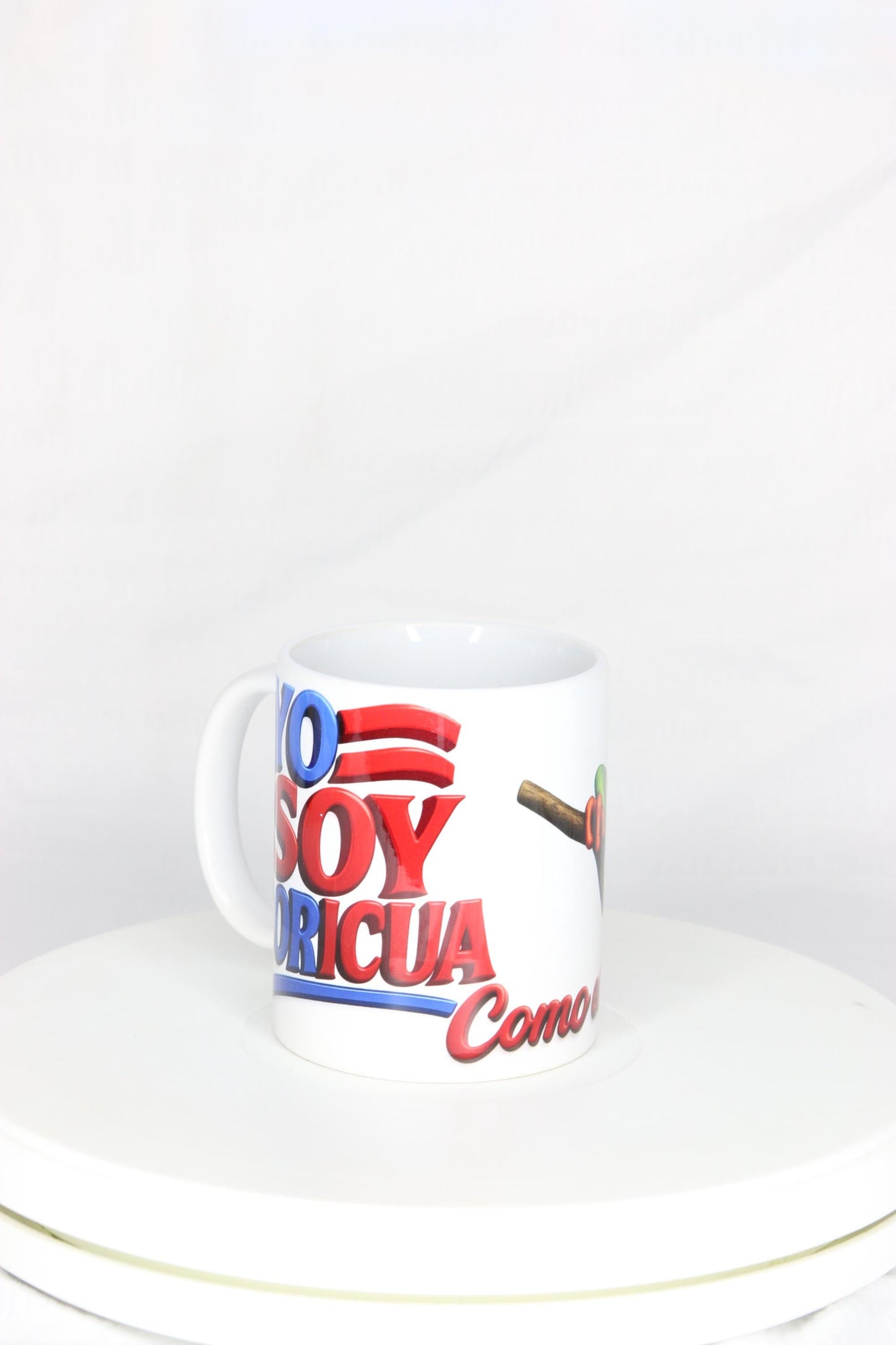 Taza de cerámica "Yo Soy Boricua" con Coquí tocando la guitarra (325 ml)