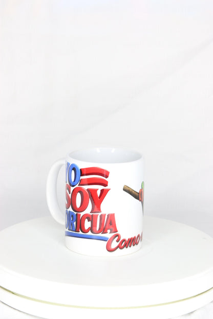 Taza de cerámica "Yo Soy Boricua" con Coquí tocando la guitarra (325 ml)
